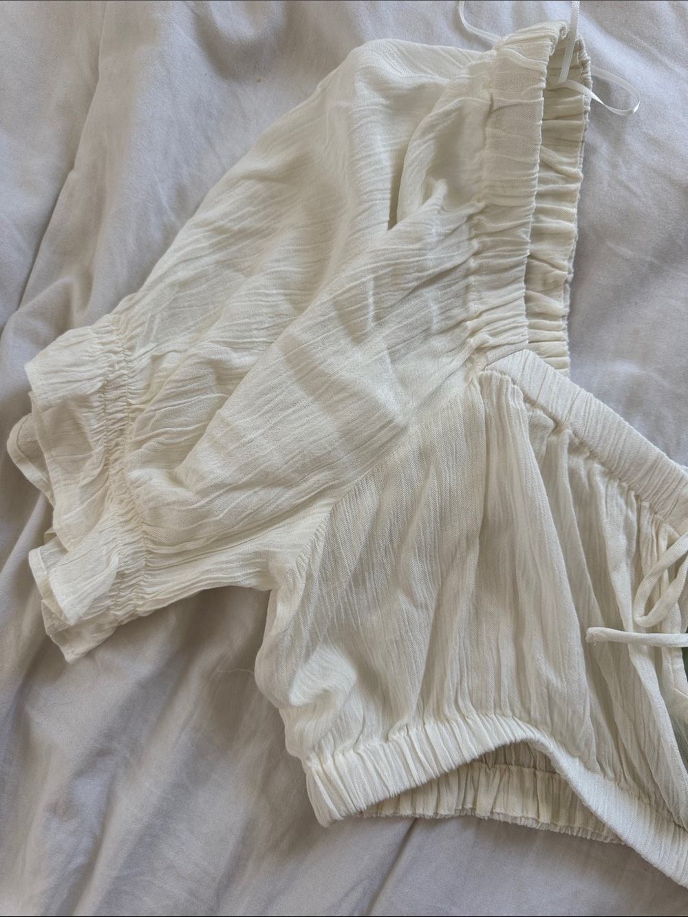 H&M Cream Puff-Sleeve Cropped Blouse - Picture 2 of 2